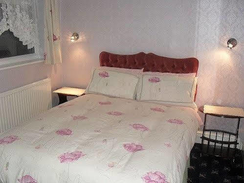 Balmoral Guest House Blackpool Bagian luar foto