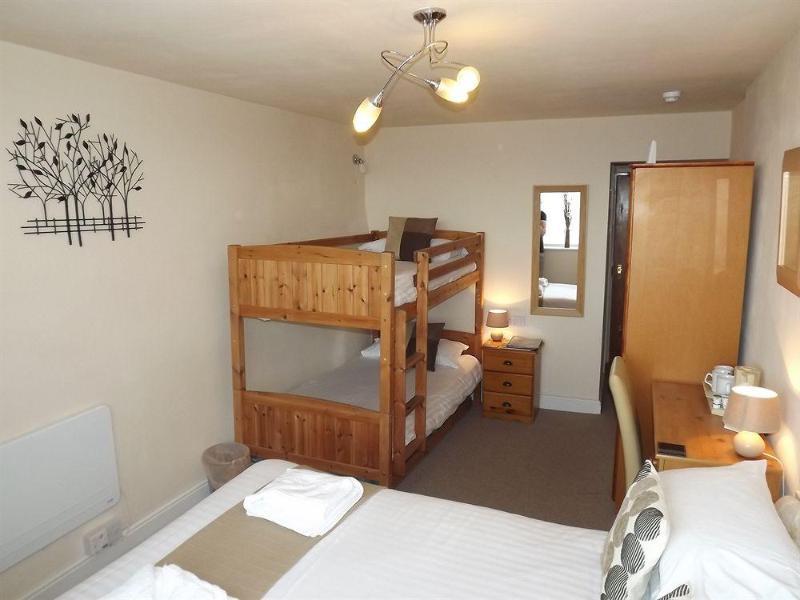 Balmoral Guest House Blackpool Bagian luar foto